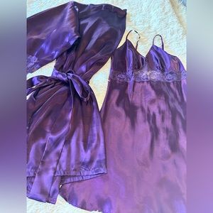VINTAGE FREDERICK’S OF HOLLYWOOD amethyst satin / lace chemise and kimono size M